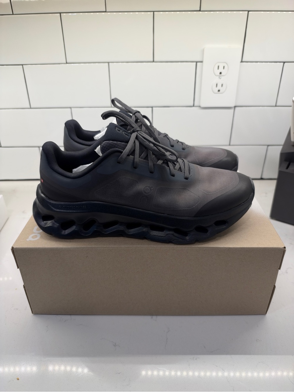 On Running Men's Cloudtilt Remix - Size 10